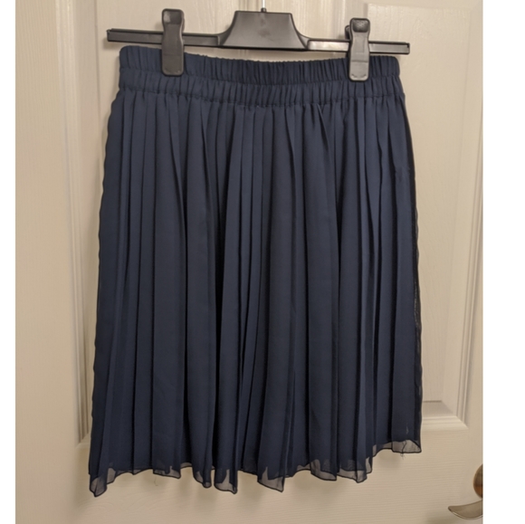 Pleated skirt - Picture 2 of 4